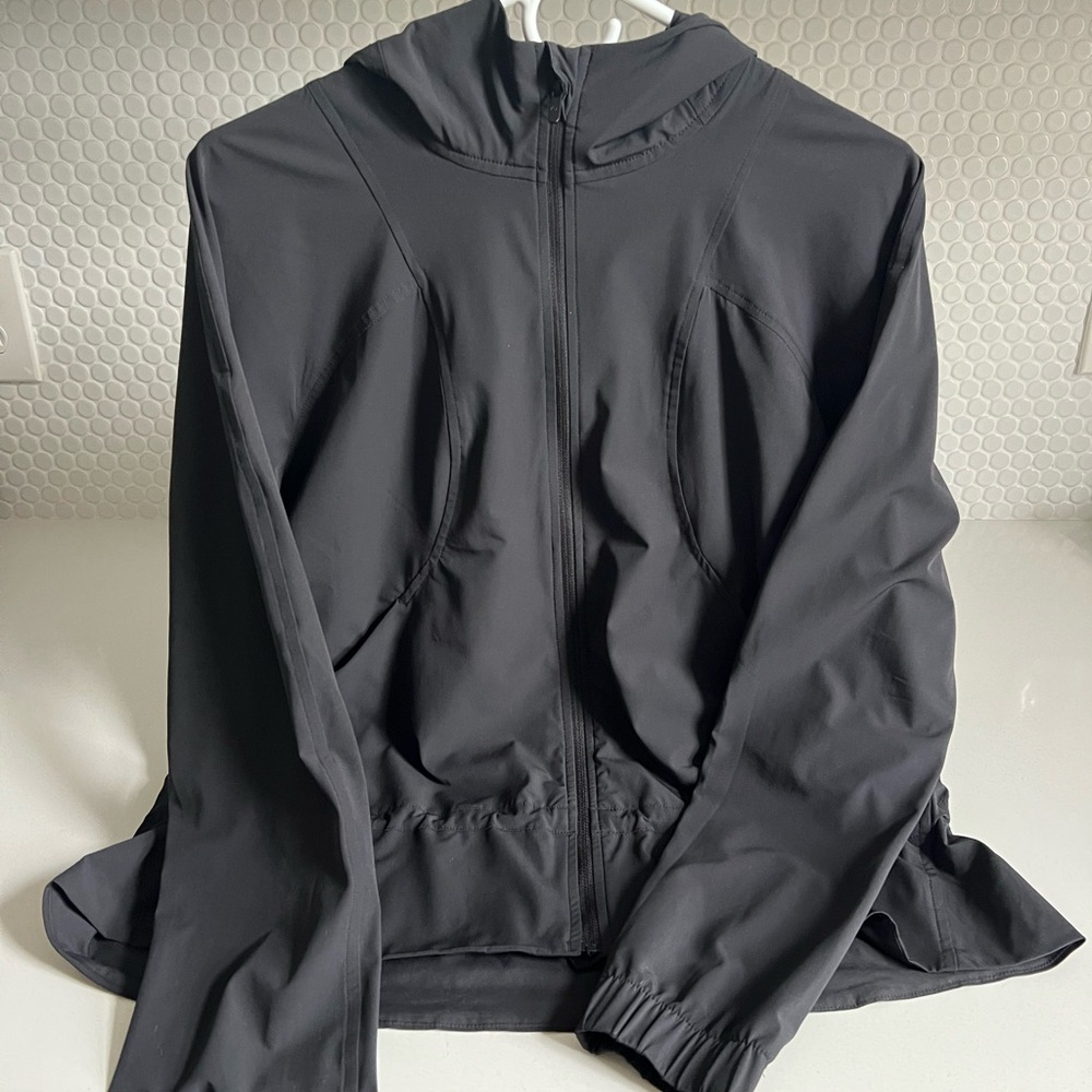Lululemon black full-zip peplum rain k acket